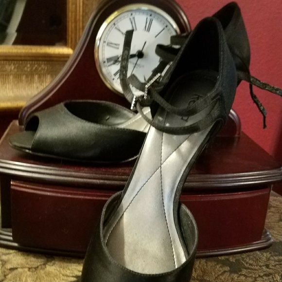 Open Toe Satin Black Shoes - Picture 2 of 4